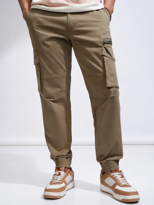 Highlander Men Brown Relaxed fit Solid Cargos