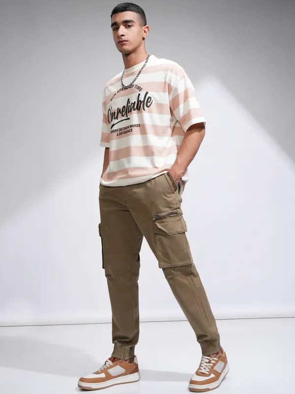 Highlander Men Brown Relaxed fit Solid Cargos