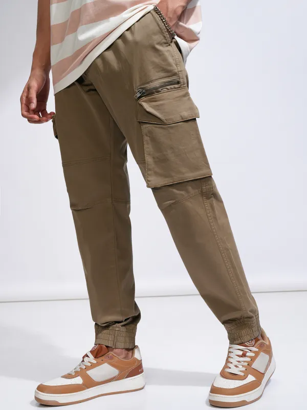 Highlander Men Brown Relaxed fit Solid Cargos