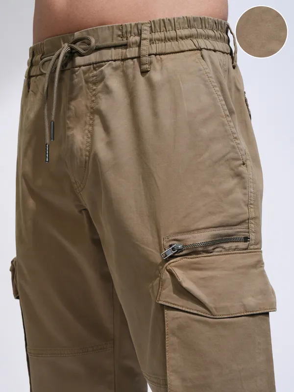 Highlander Men Brown Relaxed fit Solid Cargos