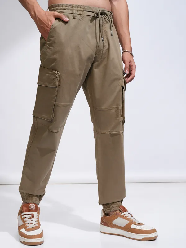 Highlander Men Brown Relaxed fit Solid Cargos