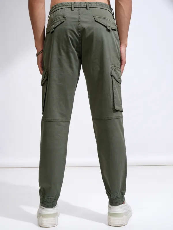 Highlander Men Olive Relaxed fit Solid Cargos