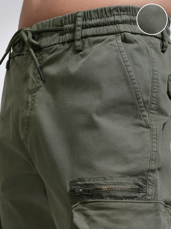 Highlander Men Olive Relaxed fit Solid Cargos