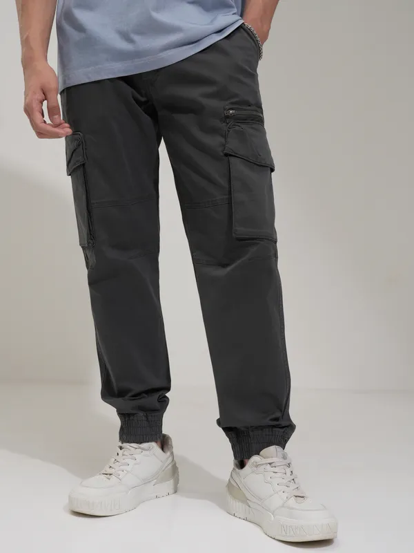 Highlander Men Black Relaxed Fit Solid Cargos