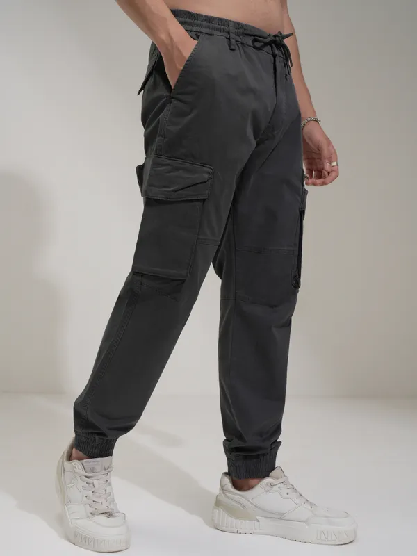 Highlander Men Black Relaxed Fit Solid Cargos