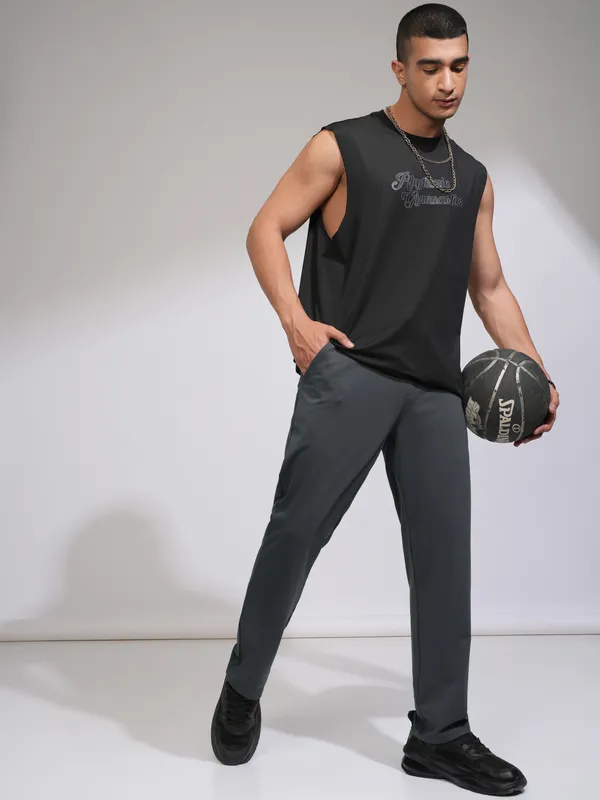 Highlander Men Grey Solid Relaxed Fit Casual Trouser