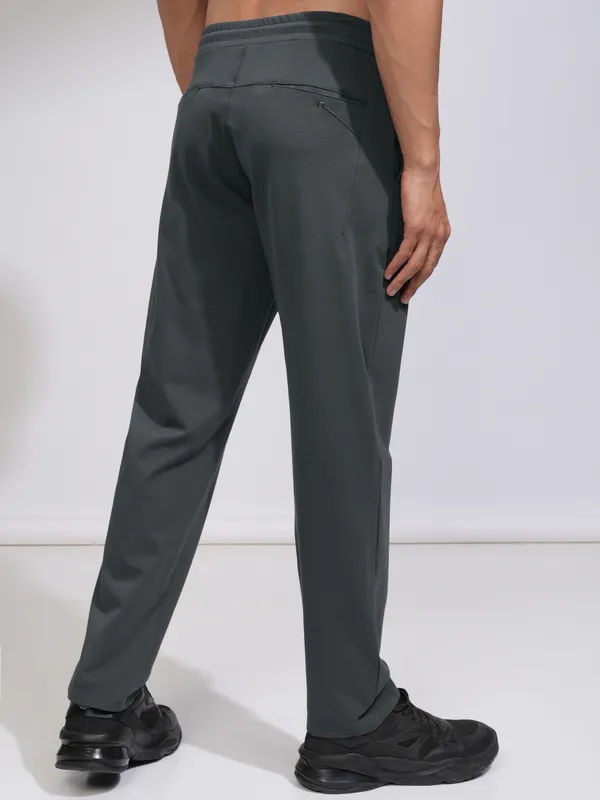 Highlander Men Grey Solid Relaxed Fit Casual Trouser