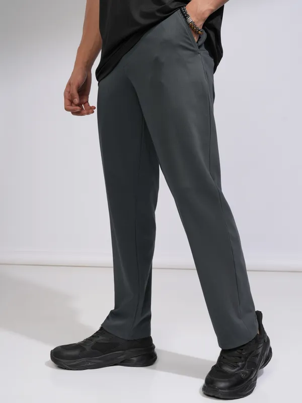 Highlander Men Grey Solid Relaxed Fit Casual Trouser