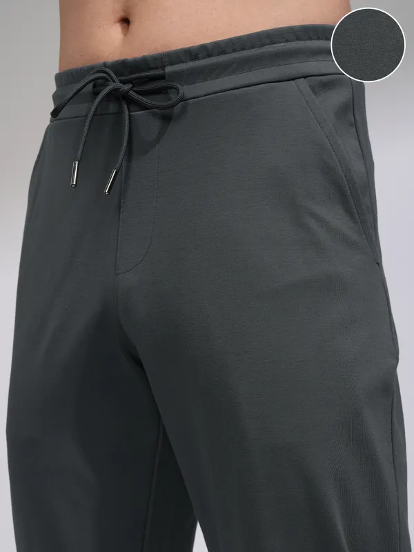 Highlander Men Grey Solid Relaxed Fit Casual Trouser