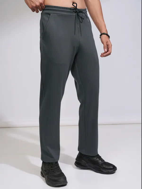 Highlander Men Grey Solid Relaxed Fit Casual Trouser
