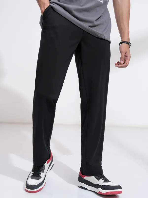 Highlander Men Black Relaxed Fit Solid Casual Trouser
