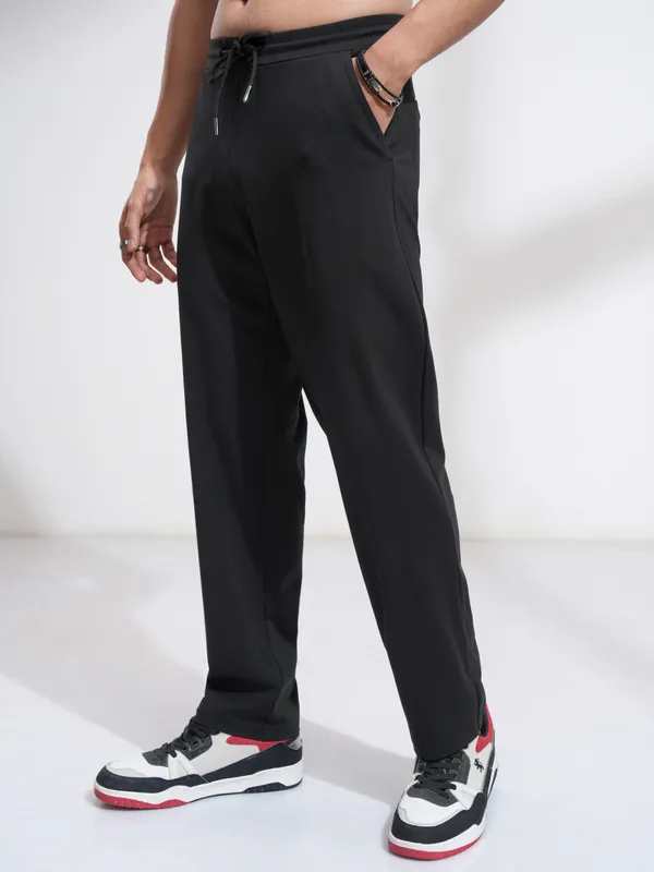 Highlander Men Black Relaxed Fit Solid Casual Trouser