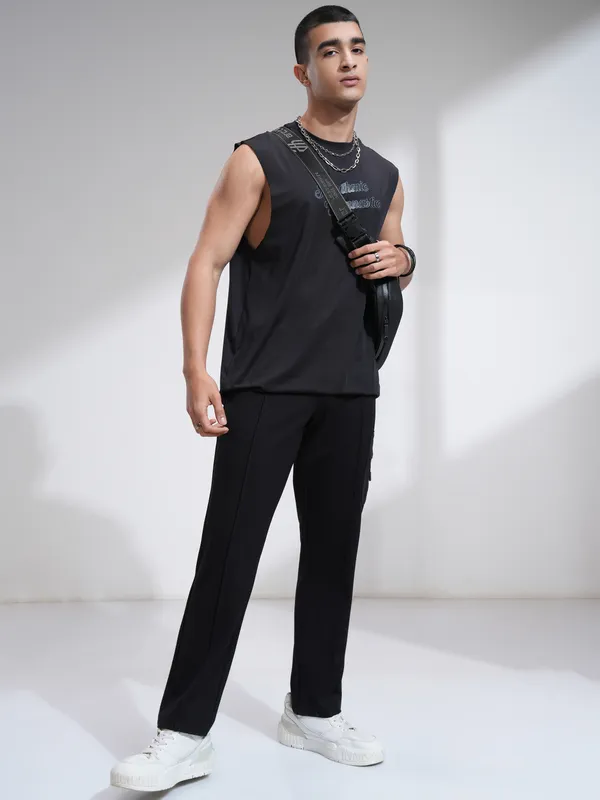 Highlander Men Black Relaxed Fit Solid Cargos