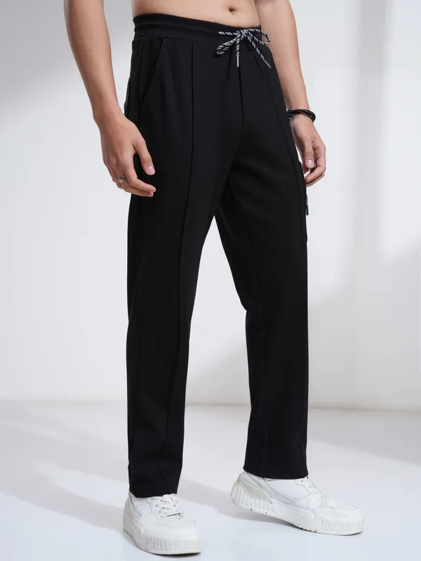 Highlander Men Black Relaxed Fit Solid Cargos