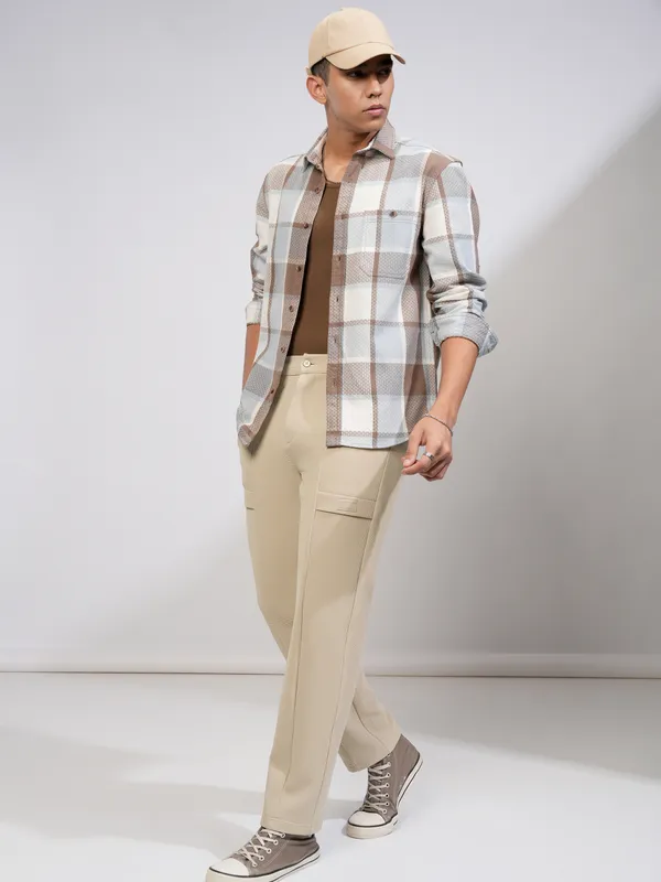 Highlander Men Beige Relaxed Fit Solid Cargos