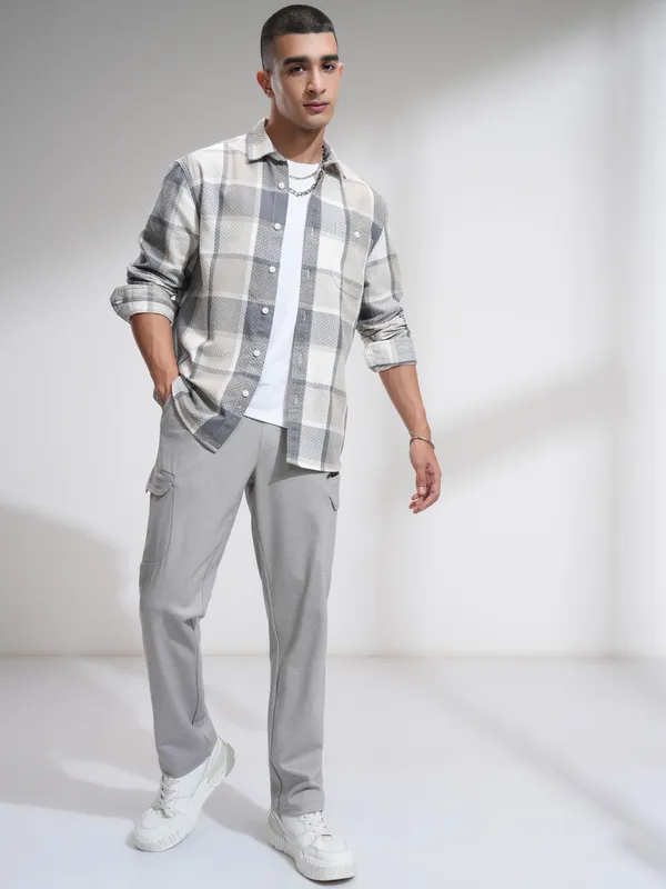 Highlander Men Grey Relaxed Fit Solid Cargos