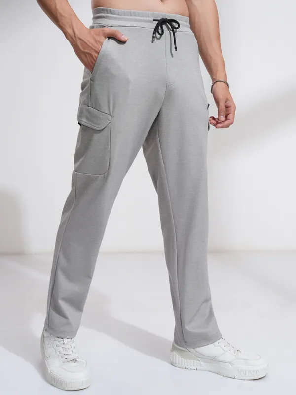 Highlander Men Grey Relaxed Fit Solid Cargos