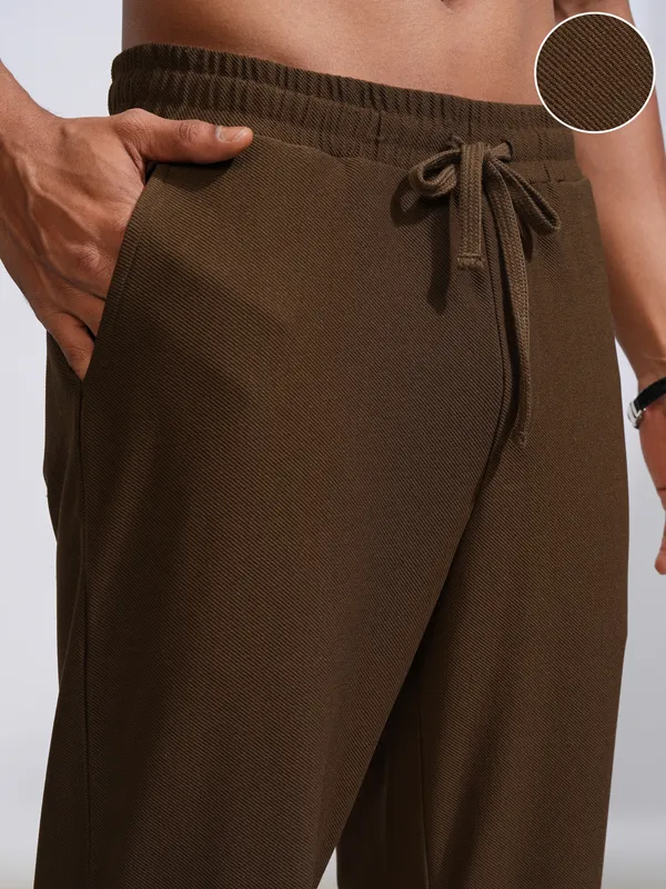 Highlander Men Brown Straight Fit Solid Casual Trouser