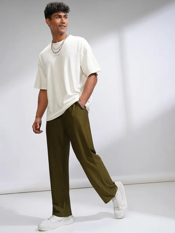 Highlander Men Olive Straight Fit Solid Casual Trouser