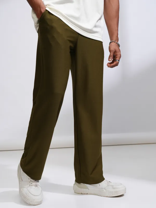 Highlander Men Olive Straight Fit Solid Casual Trouser