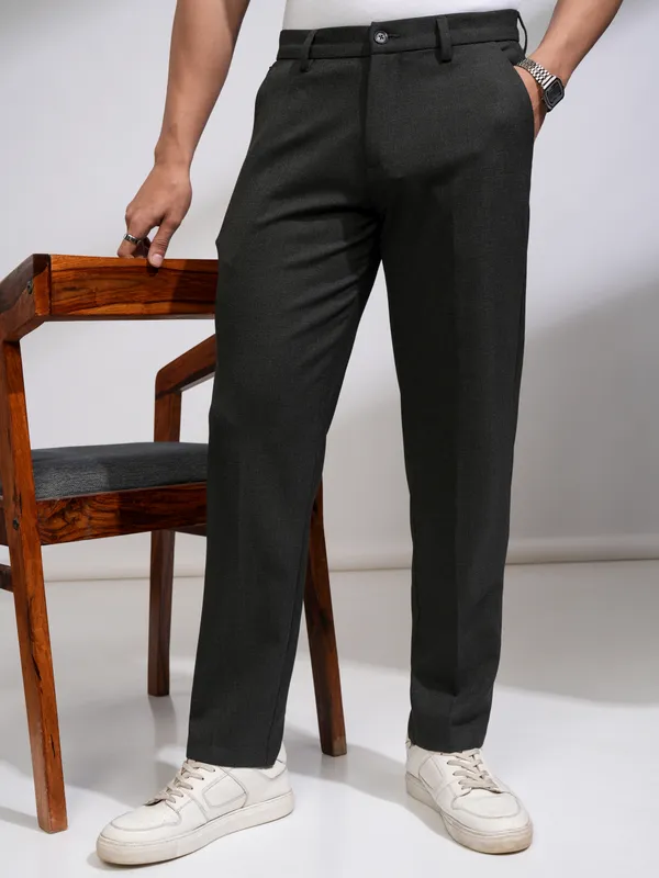 Highlander Men Charcoal Slim Fit Solid Casual Trouser