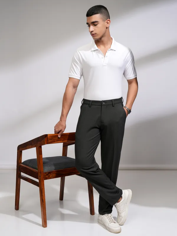Highlander Men Charcoal Slim Fit Solid Casual Trouser