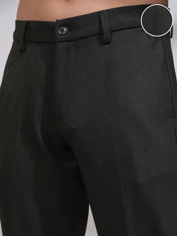 Highlander Men Charcoal Slim Fit Solid Casual Trouser