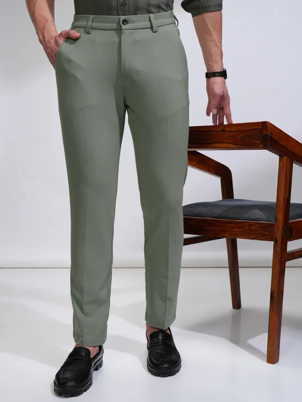 Highlander Men Olive Slim Fit Solid Casual Trouser