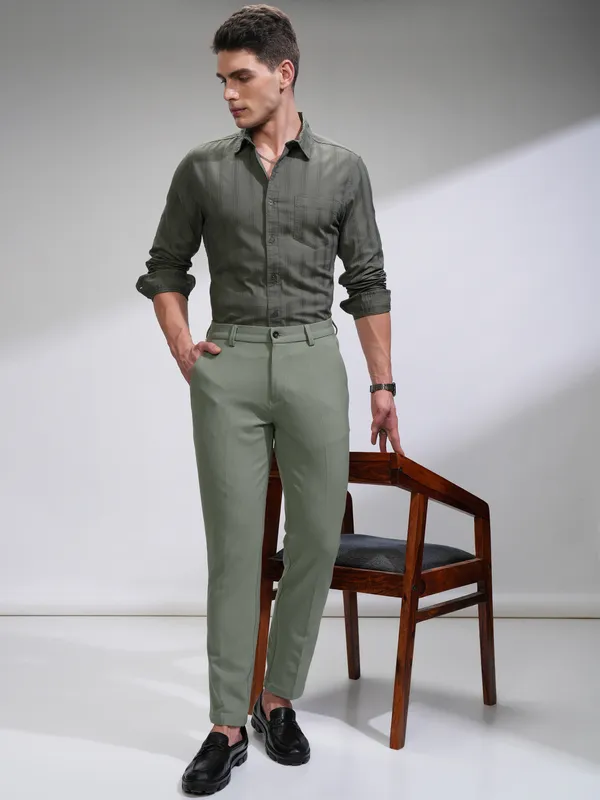 Highlander Men Olive Slim Fit Solid Casual Trouser
