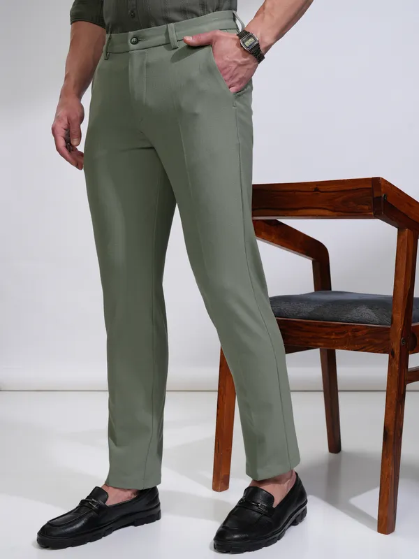 Highlander Men Olive Slim Fit Solid Casual Trouser