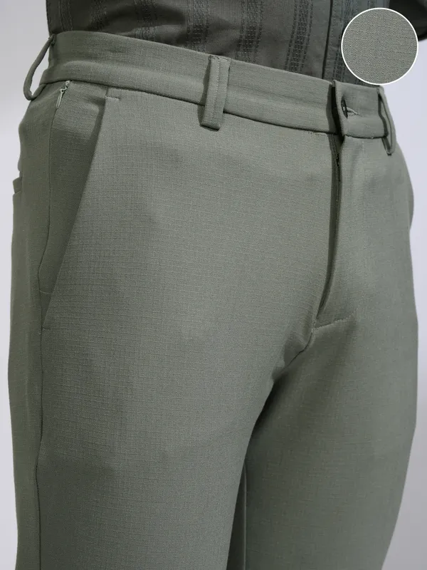 Highlander Men Olive Slim Fit Solid Casual Trouser