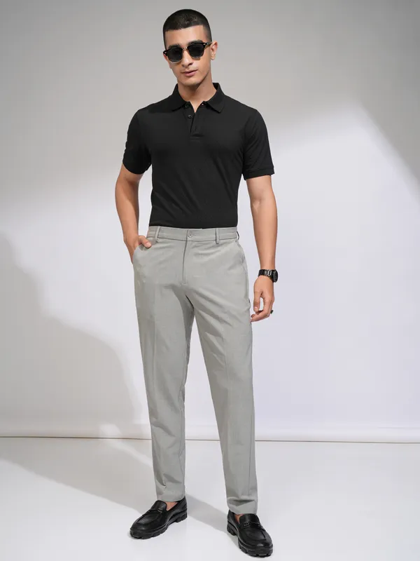 Highlander Men Grey Solid Relaxed Fit Casual Trouser