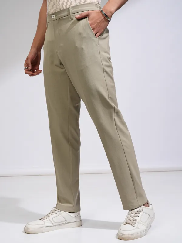 Highlander Men Yellow Relaxed Fit Solid Casual Trouser