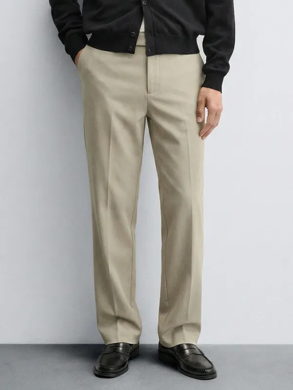 Highlander Men Yellow Relaxed Fit Solid Casual Trouser