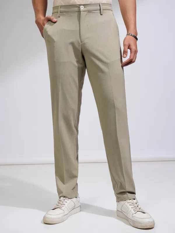Highlander Men Yellow Relaxed Fit Solid Casual Trouser