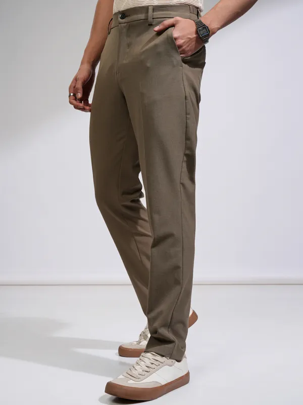 Highlander Men Brown Relaxed Fit Solid Casual Trouser