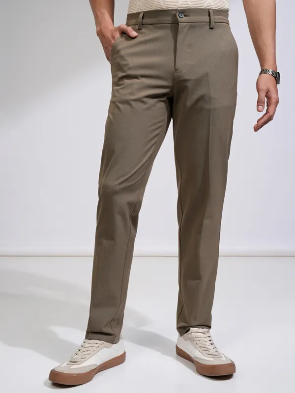 Highlander Men Brown Relaxed Fit Solid Casual Trouser
