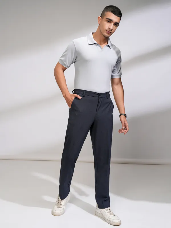 Highlander Men Navy Blue Relaxed Fit Solid Casual Trouser