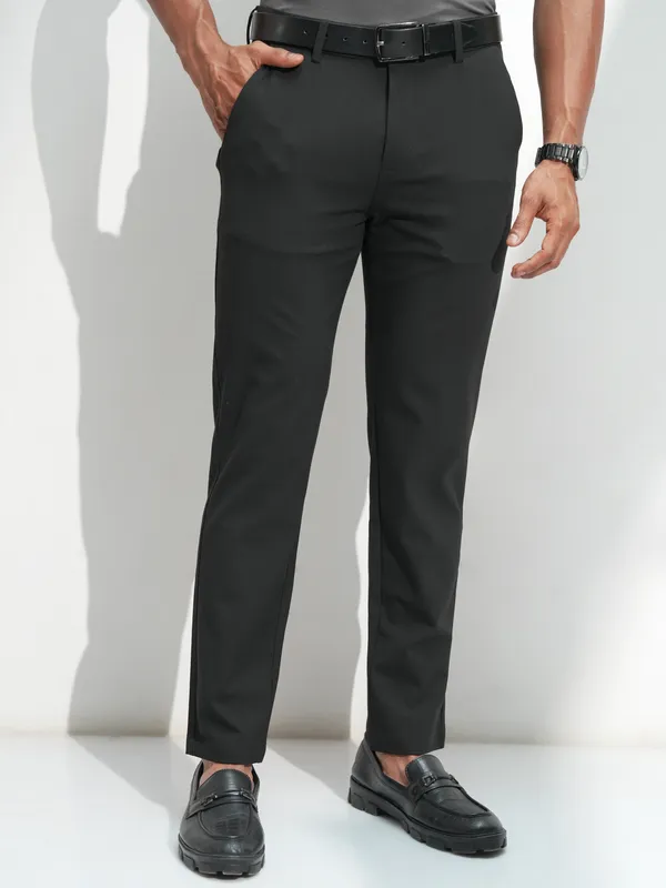 Highlander Men Black Solid Slim Fit Regular Trousers