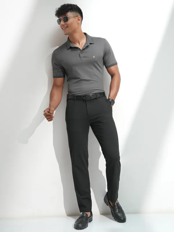 Highlander Men Black Solid Slim Fit Regular Trousers