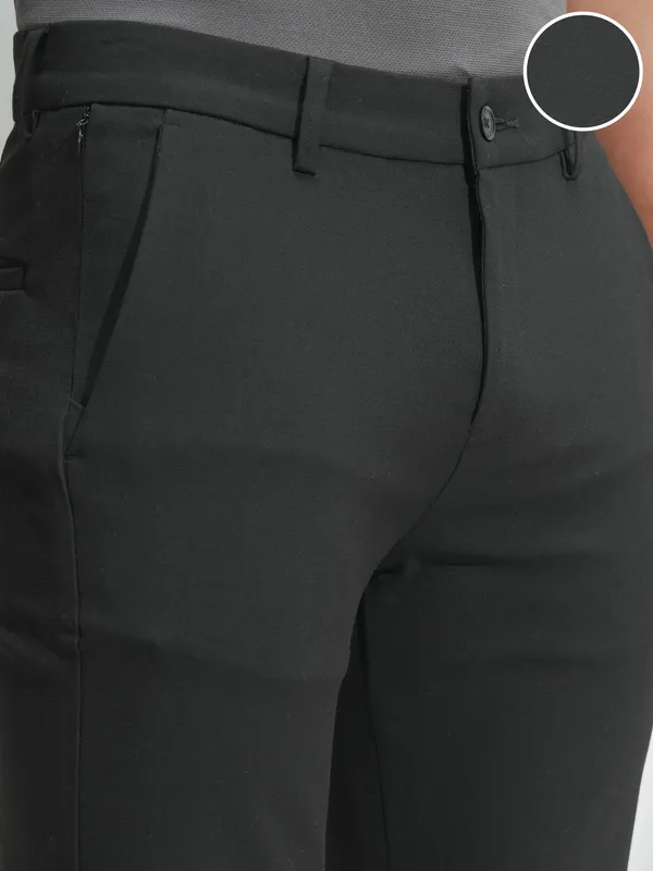 Highlander Men Black Solid Slim Fit Regular Trousers