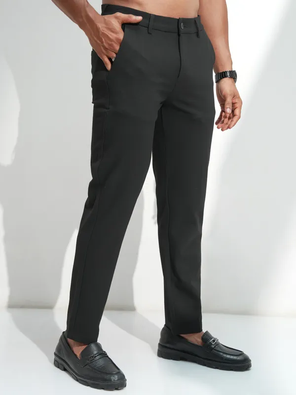 Highlander Men Black Solid Slim Fit Regular Trousers