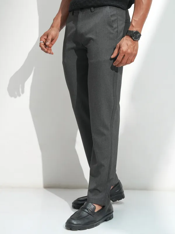 Highlander Men Grey Solid Slim Fit Regular Trousers