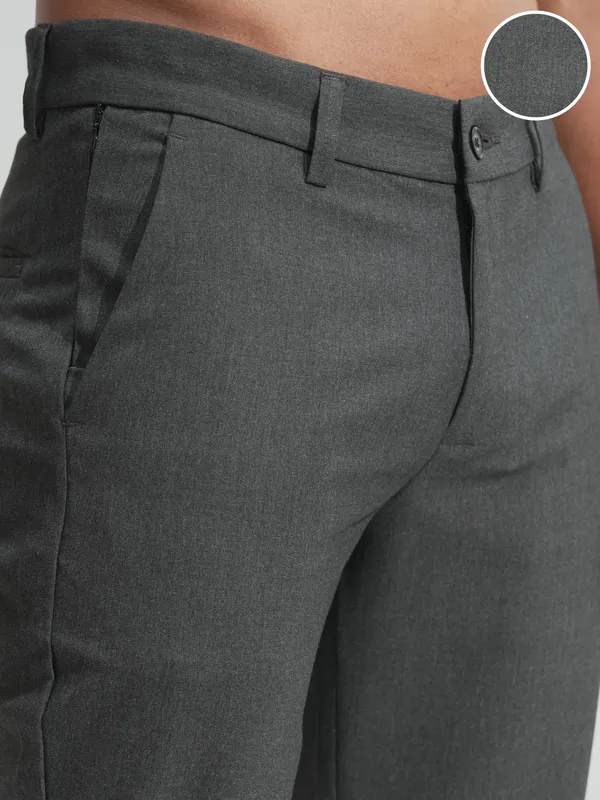 Highlander Men Grey Solid Slim Fit Regular Trousers