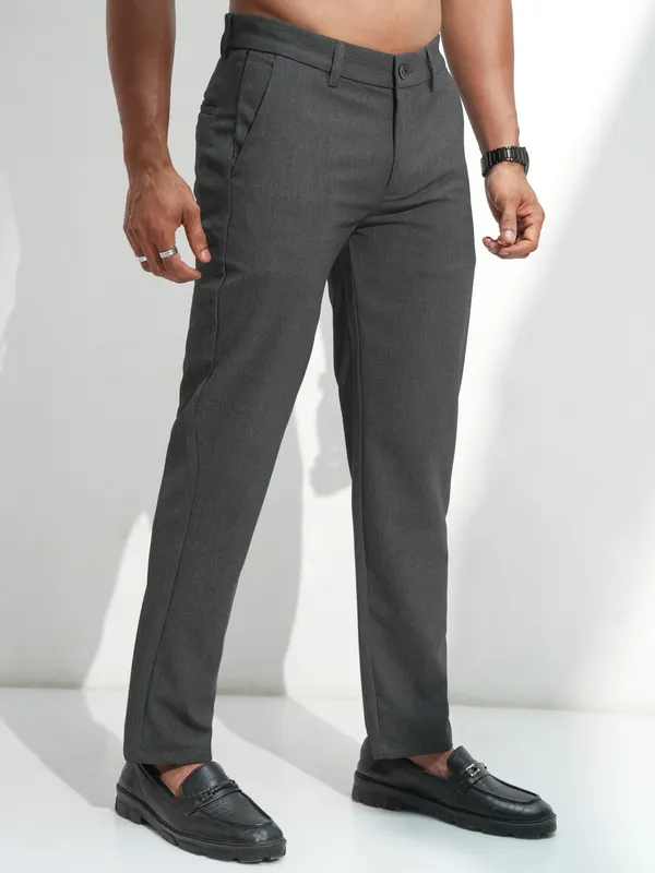 Highlander Men Grey Solid Slim Fit Regular Trousers