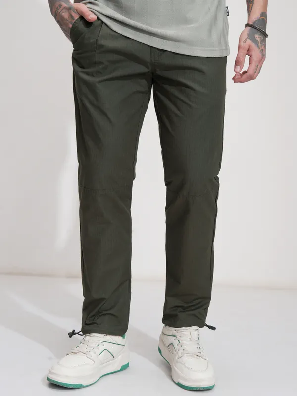 Highlander Men Green Straight Fit Solid Casual Trouser