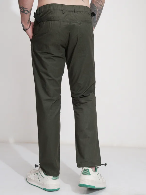 Highlander Men Green Straight Fit Solid Casual Trouser