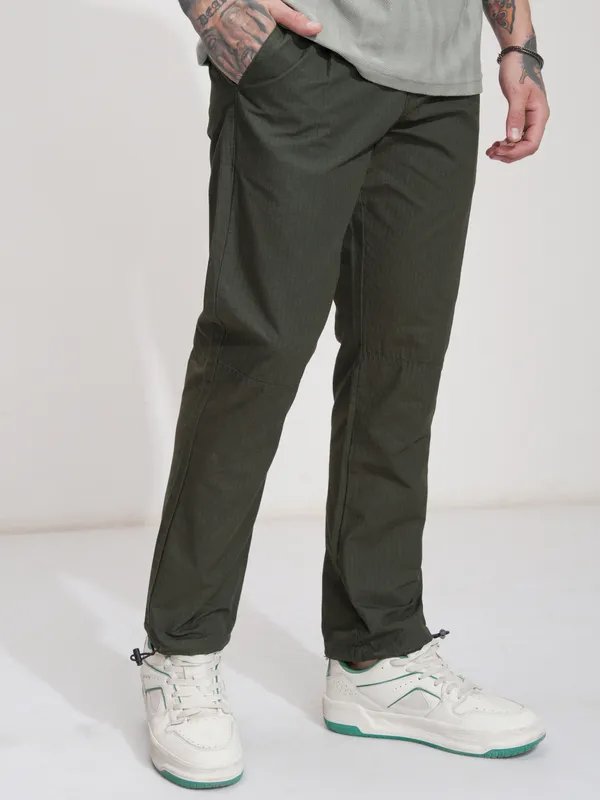 Highlander Men Green Straight Fit Solid Casual Trouser