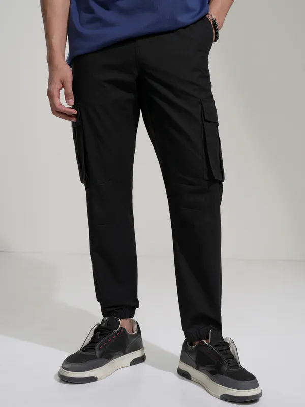 Highlander Men Black Slim Fit Solid Joggers
