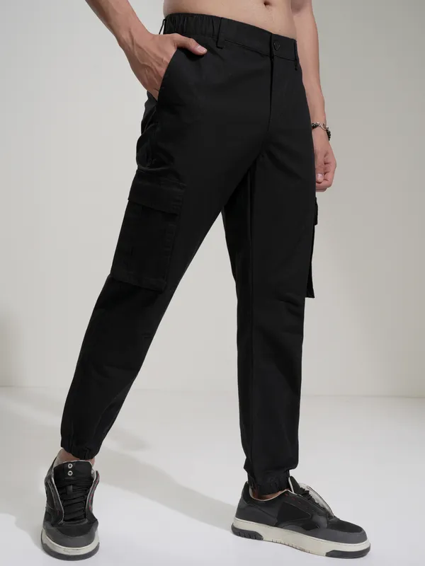 Highlander Men Black Slim Fit Solid Joggers